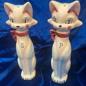 Vintage Tall Cats Salt and Pepper Shakers